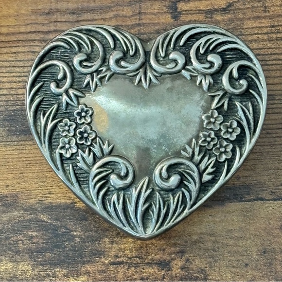 Vintage Glass Heart Shaped Trinket Dish with Metal Lid Love Gift - Picture 15 of 15